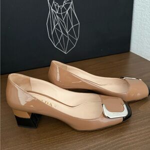 GUC: Prada Women's Tan Patent Leather Loafers